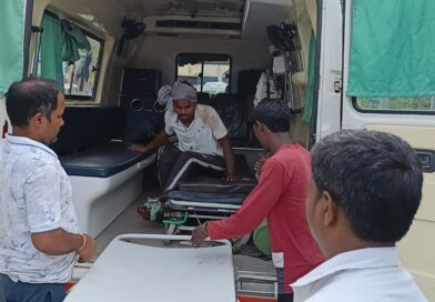कार एवं बाईक की टक्कर में बाईक चालक हुआ जख्मी:स्थिती गंभीर, रेफर