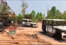 नक्सलियों ने दो ड्रिलिंग मशीन और छह गाड़ियों में लगाई आग