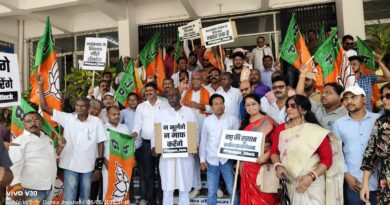 पाकिस्तानी नागरिकों की पहचान कर  भारत छोड़ने की करवाई की मांग को लेकर भाजपा ने किया प्रदर्शन