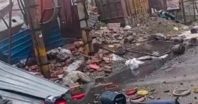 दिल्ली के बवाना औद्योगिक क्षेत्र में आग से प्लास्टिक फैक्टरी धू-धूकर जली, विस्फोट