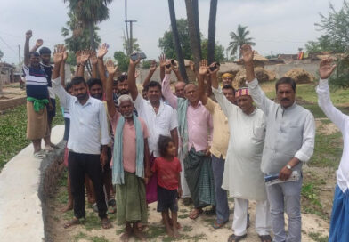 कानीमोह बीयर पुनर्स्थापन कार्य से असंतुष्ट किसानों ने किया प्रदर्शन ,विधायक को भेजा ज्ञापन