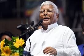 तेजप्रताप यादव काे लालू यादव ने पार्टी से छह साल के लिए किया निष्कासित, परिवार से भी किया दूर