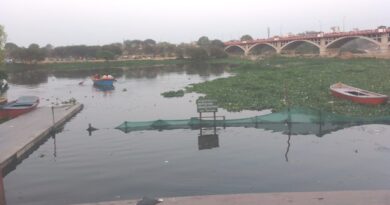 मंदाकिनी नदी की सफाई काे उतरे जलशक्ति मंत्री,गोमती नदी की स्थिति भी बदहाल
