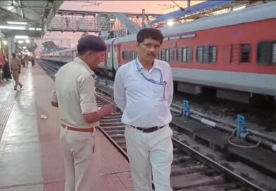 प्लेटफार्म पर मिला युवक का सिरकटा शव