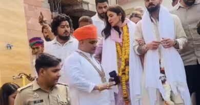 विराट कोहली पत्नी अनुष्का संग पहुंचे अयोध्या,रामलला के किए दर्शन, हनुमानगढ़ी में टेका माथा