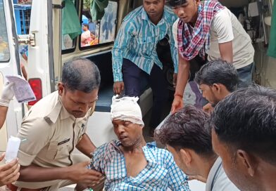 पिकअप की टक्कर से बाईक सवार दारोगा समेत एक चौकीदार हुआ जख्मी:स्थिती गंभीर, रेफर