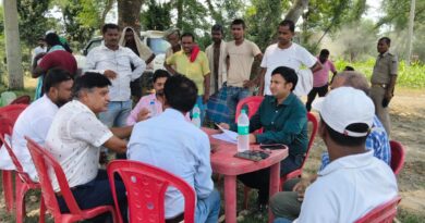 रेलवे लाइन निरीक्षण पर एसडीएम अभिषेक का एक्शन मोड, रैयतों की पीड़ा सुनी