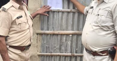 पूर्णिया पुलिस ने फरार अपराधकर्मी के घर पर चिपकाया इस्तिहार
