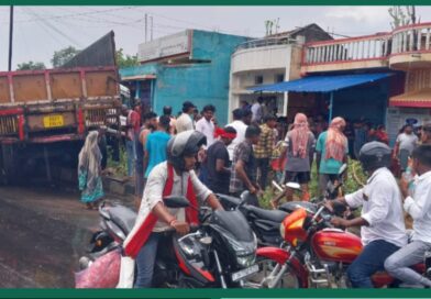 हंसडीहा थाना क्षेत्र के चम्पातरी गांव के समीप तेज रफ्तार ट्रेलर ने बाइक सवार को रौंदा, दर्दनाक मौत 