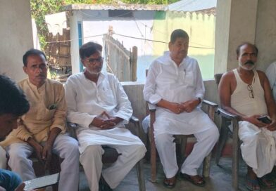 समाजवादी राधारमन सिंह के परिजन से मिले सांसद