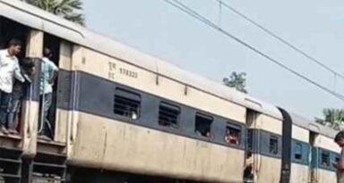 बिजली का तार टूटने मुजफ्फरपुर-नरकटियागंज डेमू ट्रेन परिचालन हुआ बाधित