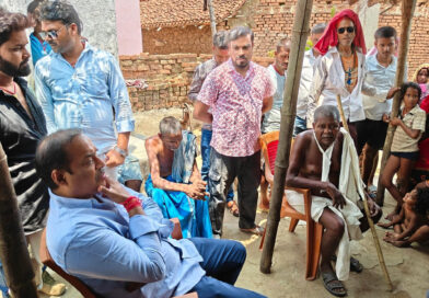 पूर्व विधायक मनीष कुमार पहुंचे सिकानपुर, पीड़ित परिजनों से की मुलाकात