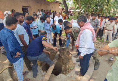 कुआं से लोटा निकालने के चक्कर में पिता- पुत्र की दम घुटने से मौत