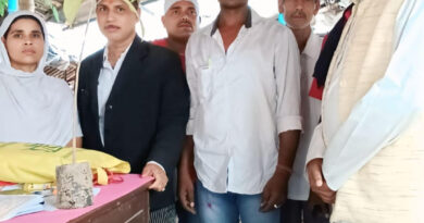 पौधा देकर किया सम्मानित