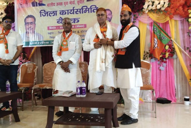 भारतीय जनता पार्टी युवा मोर्चाकार्यकर्ताओं की हुई बैठक