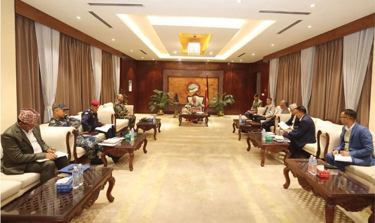 नेपाल में मतदान से 72 घंटे पहले भारत और चीन से लगी सीमा बंद करने का फैसला