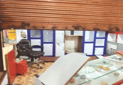 सुपौल में मां ज्वेलर्स की दुकान से 15 लाख की चोरी,शटर तोड़ तिजोरी उठा ले गए बदमाश