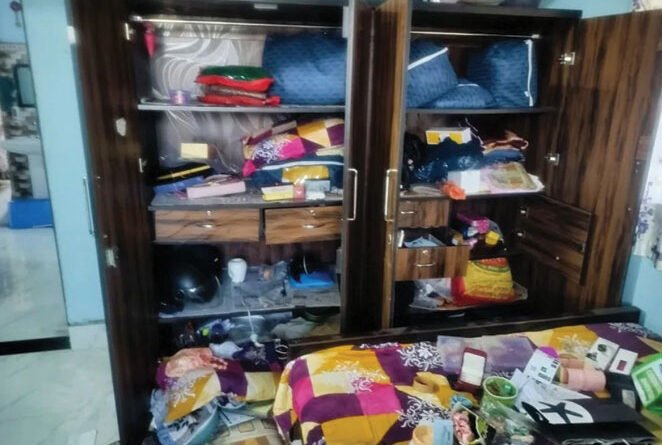 बंद घर से चोरों ने लाखों के गहने और कीमती सामान उड़ाए