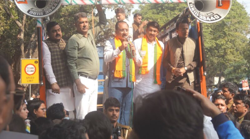 कांग्रेस मुख्यालय पर भाजपा का प्रदर्शन, कई कार्यकर्ता हिरासत में