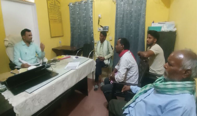 अंचल परिसर में जमीन विवाद से जुड़े साप्ताहिक जनता दरबार का आयोजन