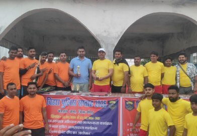 पुलिस सप्ताह के अवसर पर पंजवारा में रोमांचक फैंसी क्रिकेट मैच