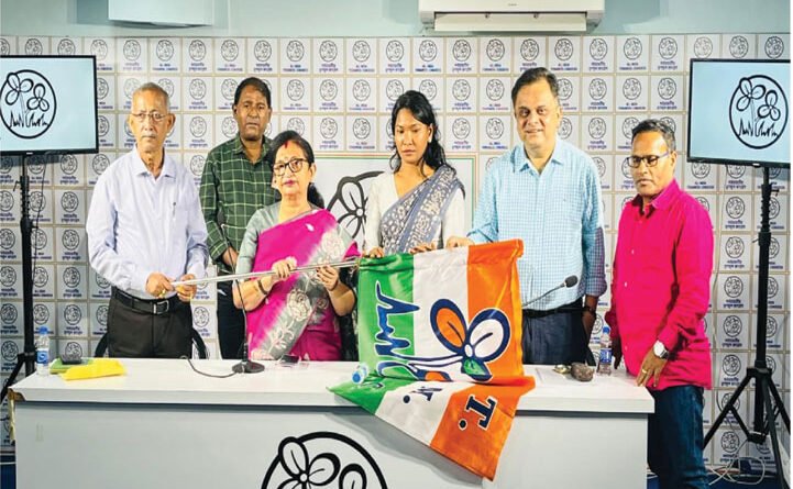 राजनीतिक ट्रैक पर उतरीं एथलीट स्वप्ना बर्मन, तृणमूल कांग्रेस में हुईं शामिल