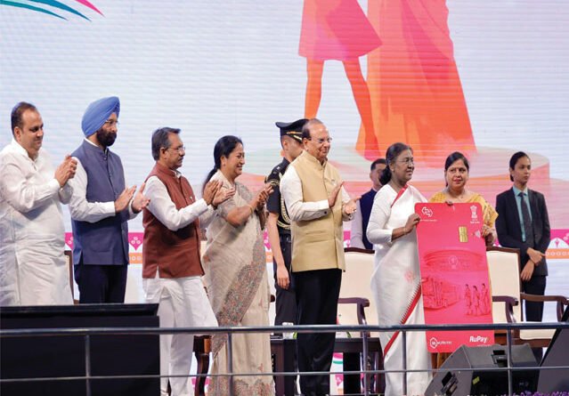 राष्ट्रपति ने लखपति बिटिया, होली–दीपावली पर मुफ्त गैस सिलेंडर और सहेली पिक स्मार्ट कार्ड योजना का किया शुभारंभ