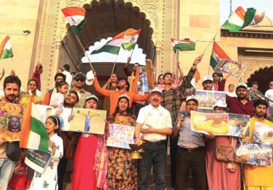 टी-2० विश्वकप क्रिकेट का उत्साह, सेमीफाइनल में भारत की जीत के लिए मां गंगा की आरती कर की कामना