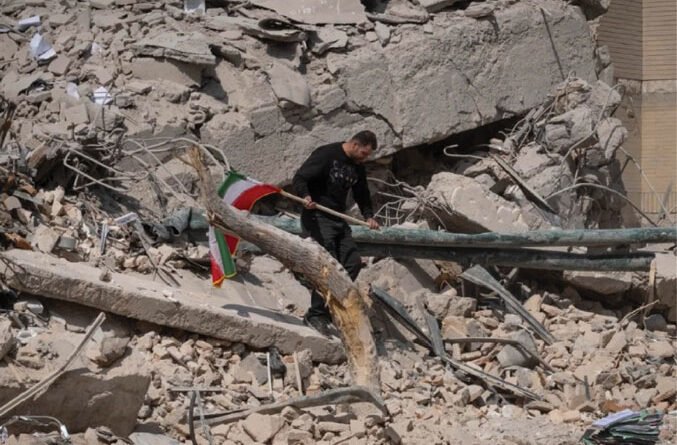 ईरानी युद्धपोत को श्रीलंका में बनाया निशाना, 87 नौसैनिक मारे गए, खामेनेई के अंतिम संस्कार का कार्यक्रम स्थगित