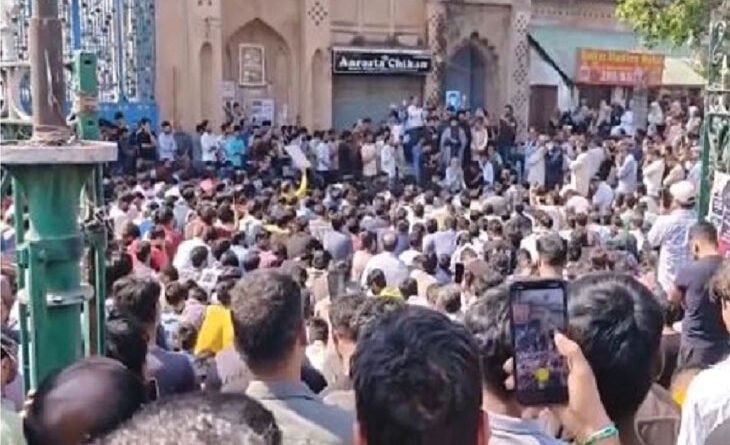 ईरान के सर्वोच्च नेता आयतुल्ला अली खामेनेई की मौत की खबर के बाद लखनऊ सहित यूपी में कई जगह प्रदर्शन