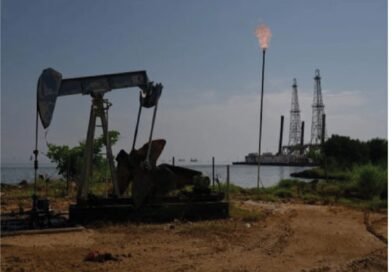 भारत जैसे तेल आयातकों को मिलेगी राहत,कच्चे तेल की कीमत में छह प्रतिशत से अधिक की गिरावट