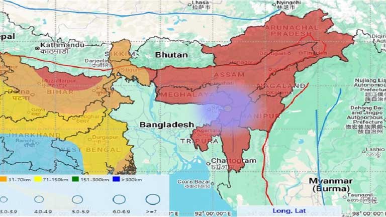असम के कछार में महसूस किए गए भूकंप के झटके के बाद घरों से बाहर निकले डरे-सहमे लोग और रिक्टर स्केल तीव्रता का सिस्मोलॉजी मैप।