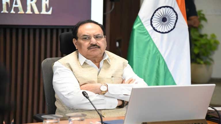 विज्ञान भवन में आयोजित केंद्रीय स्वास्थ्य एवं परिवार कल्याण परिषद की बैठक में चर्चा करते केंद्रीय मंत्री जे.पी. नड्डा और अन्य वरिष्ठ अधिकारी।