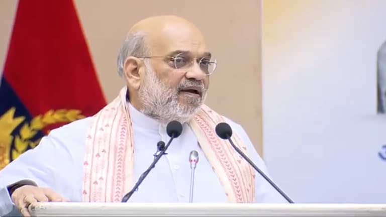 देश में भारी बारिश और बाढ़ के बीच केंद्रीय गृह मंत्री अमित शाह मुख्यमंत्रियों से फोन पर बात कर राहत और बचाव कार्यों की समीक्षा करते हुए।