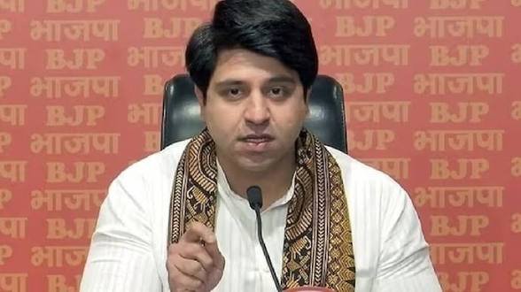 बीजेपी के राष्ट्रीय प्रवक्ता शाहजाद पूनावाला का इस्तीफा और राजनीतिक हलचल के बीच उनकी डिबेट की तस्वीर