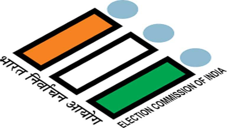 बांकीपुर उपचुनाव के दौरान पोलिंग बूथ पर वोट डालने के लिए कतार में खड़े मतदाता और सुरक्षा बल, बिहार विधानसभा चुनाव 2024
