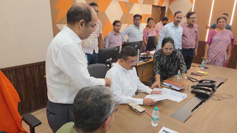 पश्चिम बंगाल में लागू हुआ नया गुंडा नियंत्रण कानून और मुस्तैद कोलकाता पुलिस के जवान
