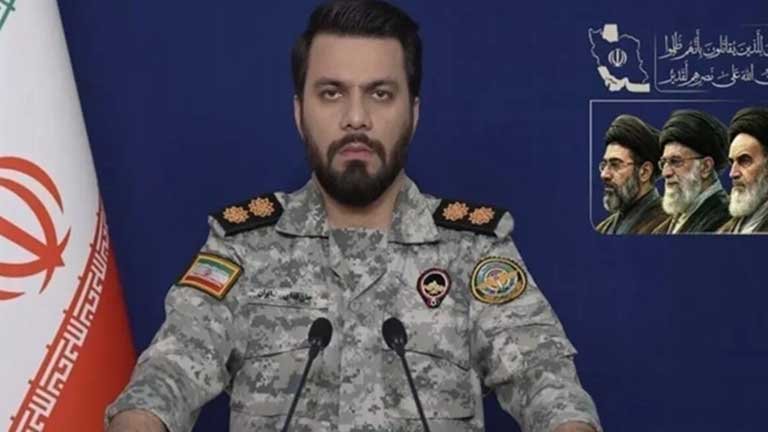 ईरान और अमेरिका के बीच बढ़ते तनाव के दौरान पश्चिम एशिया के नक्शे पर सैन्य ठिकानों को दर्शाता हुआ एक सांकेतिक चित्र।