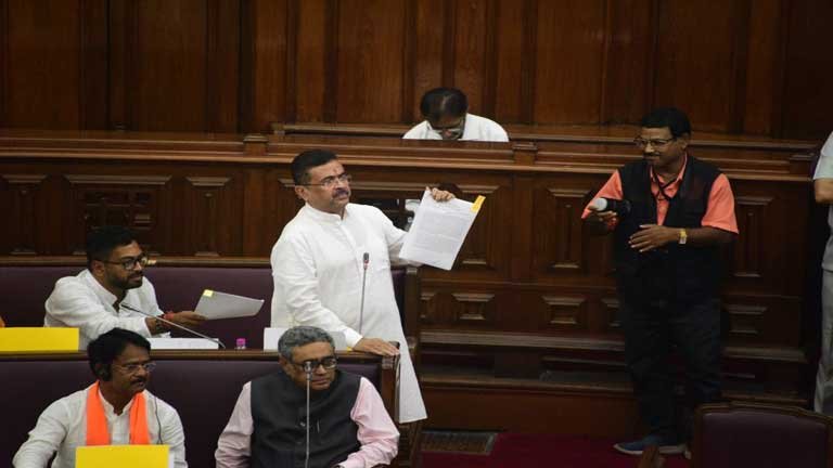 पश्चिम बंगाल सरकार द्वारा भूमि अभिलेख और जमीन के प्लॉट की जानकारी मुफ्त करने का डिजिटल नोटिफिकेशन और ऑनलाइन पोर्टल का दृश्य