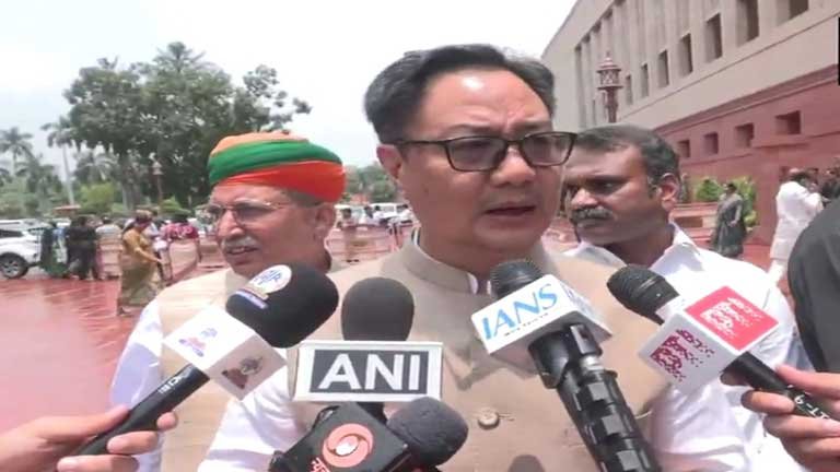 लोकसभा में पेश होने वाले नए कानून के तहत पेपर लीक माफियाओं पर सख्त कार्रवाई और सजा के प्रावधानों को दिखाता हुआ सांकेतिक चित्र