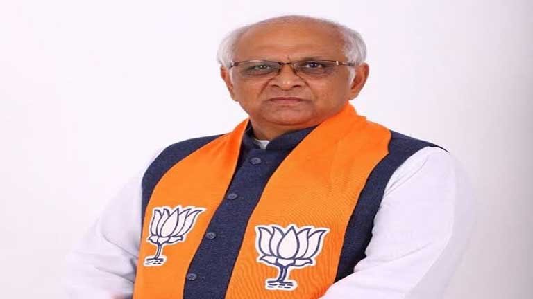 गुजरात के मुख्यमंत्री भूपेंद्र पटेल को उनके जन्मदिन पर बधाई देते प्रधानमंत्री नरेंद्र मोदी और केंद्रीय गृह मंत्री अमित शाह की तस्वीर