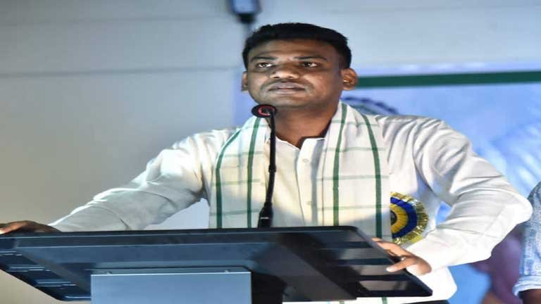 झारखंड में कानून-व्यवस्था को मजबूत करने और पुलिस बल में संसाधनों की कमी को दूर करने के लिए पुलिस एसोसिएशन के अध्यक्ष राहुल मुर्मू की बैठक।