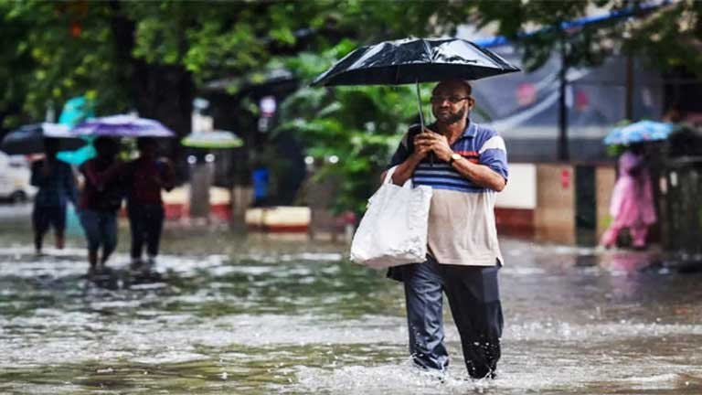 राजस्थान में झमाझम बारिश के कारण माउंट आबू में बाढ़ जैसे हालात, जोधपुर में भारी जलभराव के बीच मौसम विभाग द्वारा जारी किया गया मौसम का ऑरेंज अलर्ट।