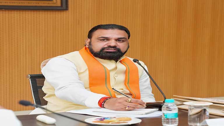 बिहार में नवीकरणीय ऊर्जा को बढ़ावा देने के लिए मुख्यमंत्री सम्राट चौधरी और केंद्रीय मंत्री प्रह्लाद जोशी के बीच हुई उच्चस्तरीय समीक्षा बैठक की तस्वीर