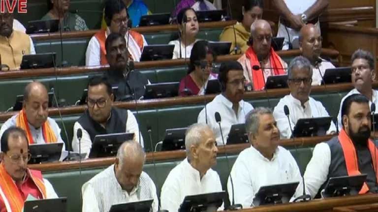 बिहार विधानसभा में वित्त मंत्री विजेंद्र प्रसाद यादव द्वारा पेश किया गया 87 हजार करोड़ का अनुपूरक बजट और नीट पेपर लीक पर सदन में विपक्षी दलों का विरोध प्रदर्शन।