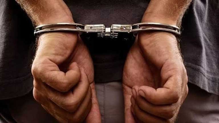 नोएडा पुलिस की हिरासत में ऑनलाइन स्पा की आड़ में फॉर्च्यूनर और नकदी लूटने वाले गिरोह के आरोपी