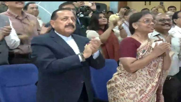 श्रीहरिकोटा के सतीश धवन अंतरिक्ष केंद्र से भारत का पहला निजी ऑर्बिटल रॉकेट विक्रम-1 सफलतापूर्वक लॉन्च होते हुए
