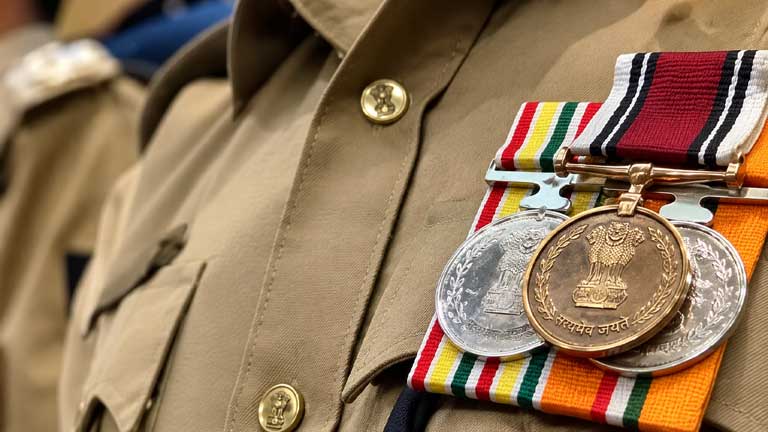 स्वतंत्रता दिवस के अवसर पर झारखंड पुलिस के जांबाज जवानों और आईपीएस अधिकारियों को विशिष्ट और सराहनीय सेवा के लिए मिलने वाला पुलिस पदक