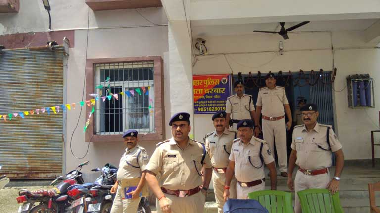 बांका एसपी अमितेश कुमार द्वारा अमरपुर थाना का औचक निरीक्षण और पुलिस अधिकारियों के साथ लंबित कांडों की समीक्षा बैठक