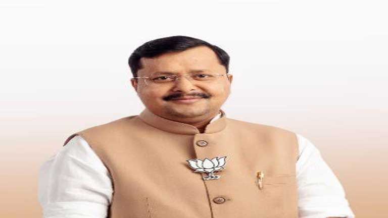 भाजपा मुख्यालय में युवा मतदाताओं को रिझाने की रणनीति पर आयोजित भाजपा की बड़ी बैठक का मुख्य दृश्य जिसमें कई युवा नेता शामिल हैं।